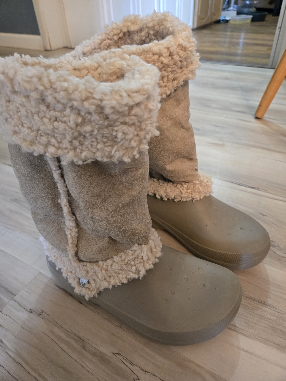 CROCS Women's Tan Faux-Sherpa Winter Boots